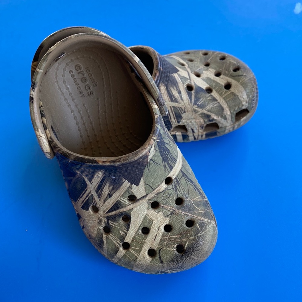 Crocs toddler size 6